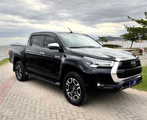 TOYOTA HILUX 2.8 D-4D TURBO DIESEL CD SRX 4X4 AUTOMÁTICO